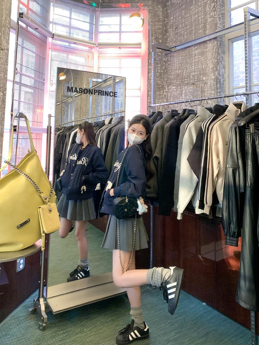 <曾小咸推荐>现货秒杀 ！微信超特价！复古字母刺绣夹棉棒球服 日常289.99 立减140 秒杀149.99！！ 商品图11