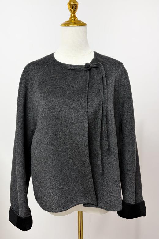 【直播大场福利】编号119  新中式带围巾 短款大衣 小个子友好 100%纯山羊绒  不退不换 商品图0