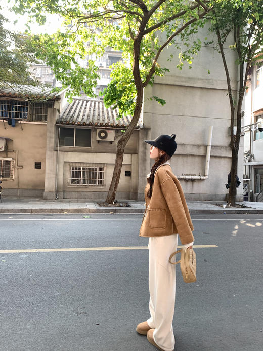 <曾小咸推荐>现货秒杀 ！微信超特价！翻领撞色边皮毛一体牛角扣外套 日常269.99 立减140 秒杀129.99！！ 商品图14