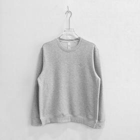 原单正品 ALO秋冬款圆领套头卫衣内里加绒加厚男女同款，胸前刺绣字母LOGO，面料洗水处理 柔软舒服，内里加绒保暖效果很好！
尺码：M～XXL