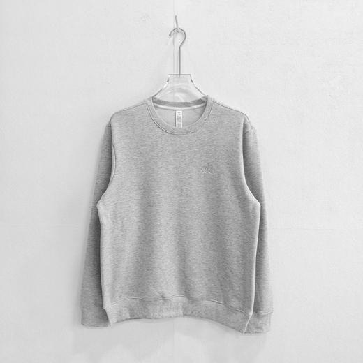 原单正品 ALO秋冬款圆领套头卫衣内里加绒加厚男女同款，胸前刺绣字母LOGO，面料洗水处理 柔软舒服，内里加绒保暖效果很好！
尺码：M～XXL 商品图0