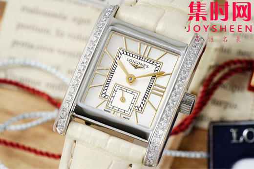 AF浪琴新款迷你黛绰维纳系列 方形女士腕表 优雅问世，开启崭新篇章！
表盘尺寸：21.50毫米x 29.00毫米 商品图2