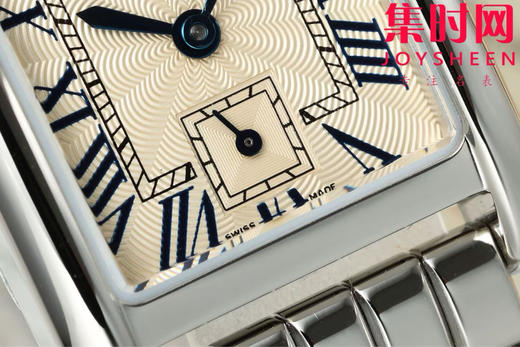 AF浪琴新款迷你黛绰维纳系列 方形女士腕表 优雅问世，开启崭新篇章！
表盘尺寸：21.50毫米x 29.00毫米 商品图4