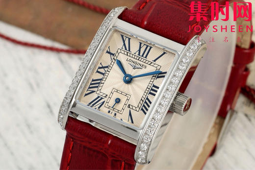 AF浪琴新款迷你黛绰维纳系列 方形女士腕表 优雅问世，开启崭新篇章！
表盘尺寸：21.50毫米x 29.00毫米 商品图1