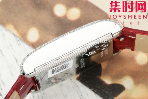 AF浪琴新款迷你黛绰维纳系列 方形女士腕表 优雅问世，开启崭新篇章！
表盘尺寸：21.50毫米x 29.00毫米 商品图7