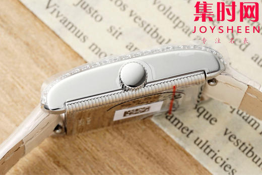 AF浪琴新款迷你黛绰维纳系列 方形女士腕表 优雅问世，开启崭新篇章！
表盘尺寸：21.50毫米x 29.00毫米 商品图6