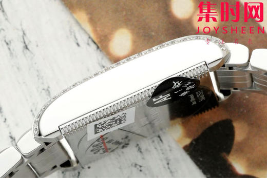 AF浪琴新款迷你黛绰维纳系列 方形女士腕表 优雅问世，开启崭新篇章！
表盘尺寸：21.50毫米x 29.00毫米 商品图6