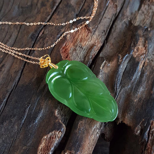 【天然正品】AU750黄金镶天然无黑点菠菜绿金枝玉叶造型和田玉碧玉吊坠项链37.7*18.5*4.4MM（皆取最大值）130126NJS35特价：1580 商品图5