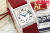 AF浪琴新款迷你黛绰维纳系列 方形女士腕表 优雅问世，开启崭新篇章！
表盘尺寸：21.50毫米x 29.00毫米 商品缩略图2