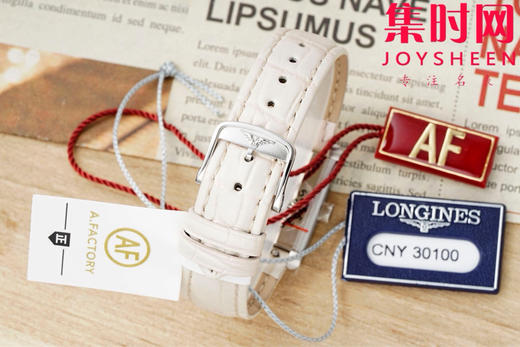 AF浪琴新款迷你黛绰维纳系列 方形女士腕表 优雅问世，开启崭新篇章！
表盘尺寸：21.50毫米x 29.00毫米 商品图8