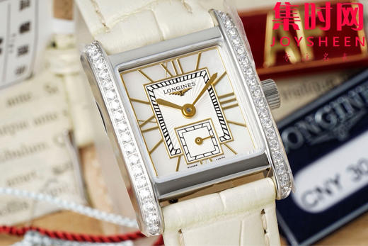 AF浪琴新款迷你黛绰维纳系列 方形女士腕表 优雅问世，开启崭新篇章！
表盘尺寸：21.50毫米x 29.00毫米 商品图1