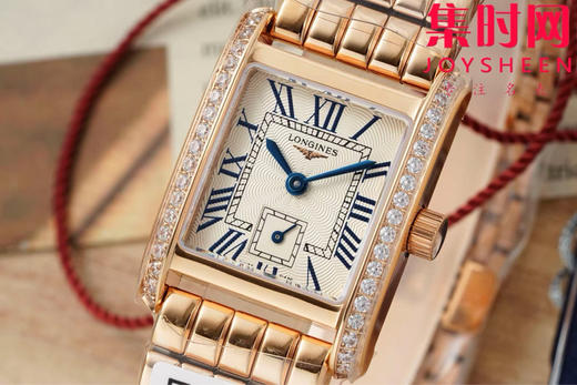 AF浪琴新款迷你黛绰维纳系列 方形女士腕表 优雅问世，开启崭新篇章！
表盘尺寸：21.50毫米x 29.00毫米 商品图2