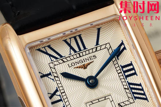 AF浪琴新款迷你黛绰维纳系列 方形女士腕表 优雅问世，开启崭新篇章！
表盘尺寸：21.50毫米x 29.00毫米 商品图3