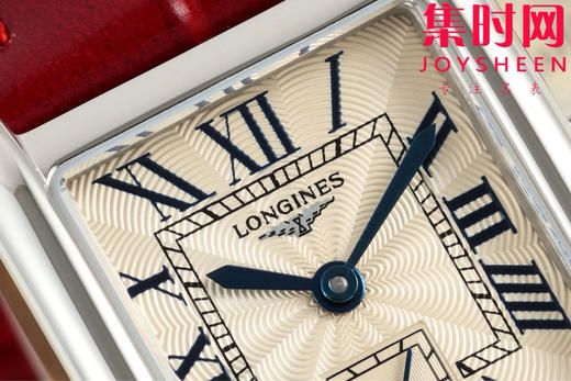 AF浪琴新款迷你黛绰维纳系列 方形女士腕表 优雅问世，开启崭新篇章！
表盘尺寸：21.50毫米x 29.00毫米 商品图3