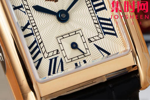 AF浪琴新款迷你黛绰维纳系列 方形女士腕表 优雅问世，开启崭新篇章！
表盘尺寸：21.50毫米x 29.00毫米 商品图4