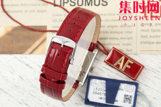 AF浪琴新款迷你黛绰维纳系列 方形女士腕表 优雅问世，开启崭新篇章！
表盘尺寸：21.50毫米x 29.00毫米 商品图8