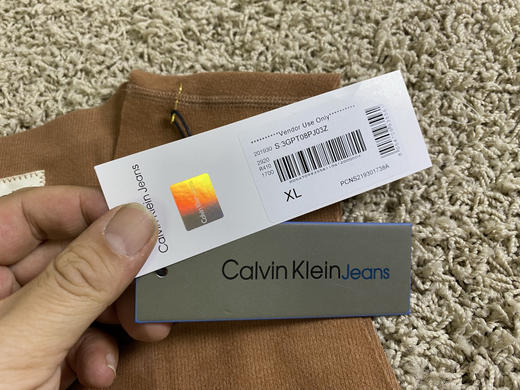 正品ck家男款德绒背心  塑封包装。

外网价格88欧元，折合人民币大几百
M-XXL 商品图8