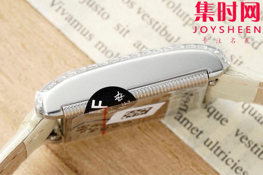 AF浪琴新款迷你黛绰维纳系列 方形女士腕表 优雅问世，开启崭新篇章！
表盘尺寸：21.50毫米x 29.00毫米 商品图7