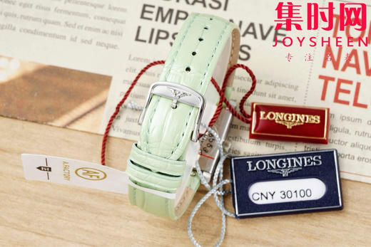 AF浪琴新款迷你黛绰维纳系列 方形女士腕表 优雅问世，开启崭新篇章！
表盘尺寸：21.50毫米x 29.00毫米 商品图8