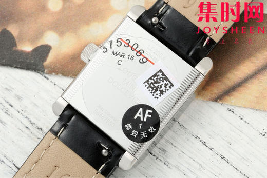 AF浪琴新款迷你黛绰维纳系列 方形女士腕表 优雅问世，开启崭新篇章！
表盘尺寸：21.50毫米x 29.00毫米 商品图5