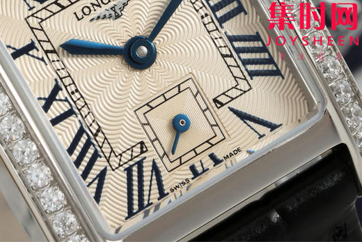 AF浪琴新款迷你黛绰维纳系列 方形女士腕表 优雅问世，开启崭新篇章！
表盘尺寸：21.50毫米x 29.00毫米 商品图4