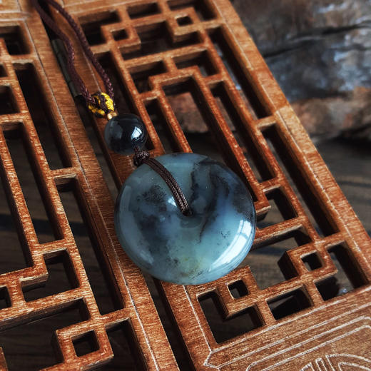 【天然正品】天然精品平安扣造型青花籽料（和田玉吉祥、圆满）吊坠项链27.1*27.1*8.5MM（皆取最大值）130126NJS38特价：1680 商品图7