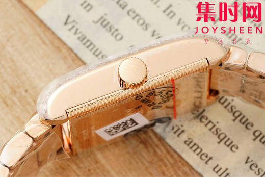 AF浪琴新款迷你黛绰维纳系列 方形女士腕表 优雅问世，开启崭新篇章！
表盘尺寸：21.50毫米x 29.00毫米 商品图6