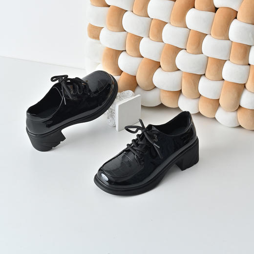 经典鲨2026年春专柜新品软皮圆头中粗跟鳄鱼纹柔软小皮鞋女KC19-617011 商品图1