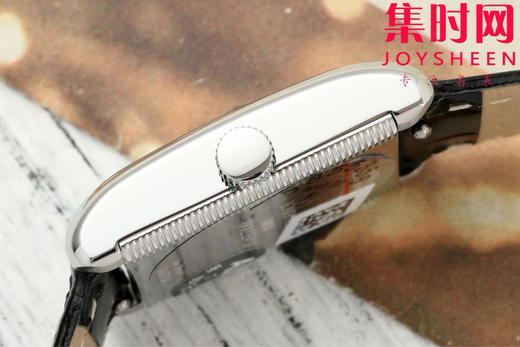 AF浪琴新款迷你黛绰维纳系列 方形女士腕表 优雅问世，开启崭新篇章！
表盘尺寸：21.50毫米x 29.00毫米 商品图6