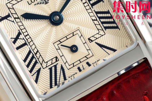 AF浪琴新款迷你黛绰维纳系列 方形女士腕表 优雅问世，开启崭新篇章！
表盘尺寸：21.50毫米x 29.00毫米 商品图4