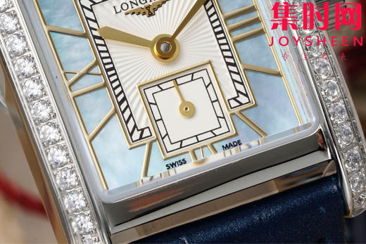 AF浪琴新款迷你黛绰维纳系列 方形女士腕表 优雅问世，开启崭新篇章！
表盘尺寸：21.50毫米x 29.00毫米 商品图4