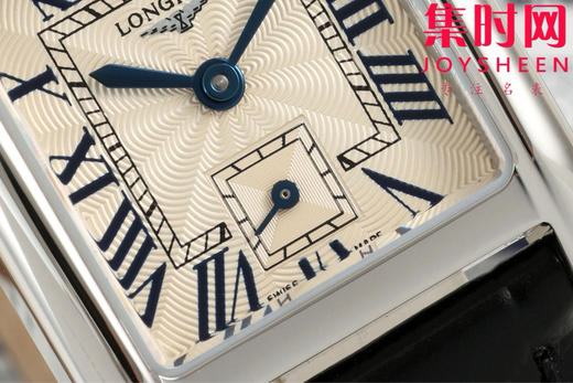 AF浪琴新款迷你黛绰维纳系列 方形女士腕表 优雅问世，开启崭新篇章！
表盘尺寸：21.50毫米x 29.00毫米 商品图4