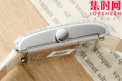 AF浪琴新款迷你黛绰维纳系列 方形女士腕表 优雅问世，开启崭新篇章！
表盘尺寸：21.50毫米x 29.00毫米 商品图6