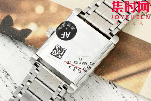 AF浪琴新款迷你黛绰维纳系列 方形女士腕表 优雅问世，开启崭新篇章！
表盘尺寸：21.50毫米x 29.00毫米 商品图5