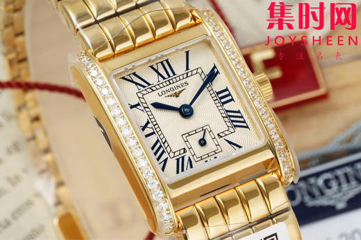 AF浪琴新款迷你黛绰维纳系列 方形女士腕表 优雅问世，开启崭新篇章！
表盘尺寸：21.50毫米x 29.00毫米 商品图2