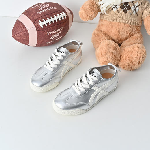 经典鲨2026年春季专柜新款牛皮革银色系带平底休闲德训鞋女KW182-617021 商品图1