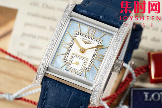 AF浪琴新款迷你黛绰维纳系列 方形女士腕表 优雅问世，开启崭新篇章！
表盘尺寸：21.50毫米x 29.00毫米 商品图2