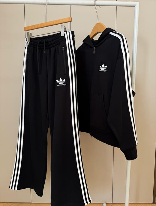 巴黎世家三叶草合作款套装卫衣卫裤 商品图5