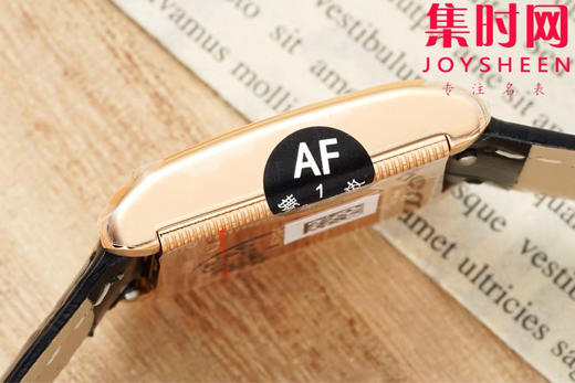 AF浪琴新款迷你黛绰维纳系列 方形女士腕表 优雅问世，开启崭新篇章！
表盘尺寸：21.50毫米x 29.00毫米 商品图7