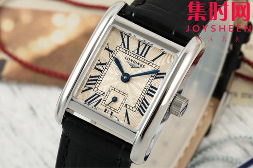 AF浪琴新款迷你黛绰维纳系列 方形女士腕表 优雅问世，开启崭新篇章！
表盘尺寸：21.50毫米x 29.00毫米 商品图2