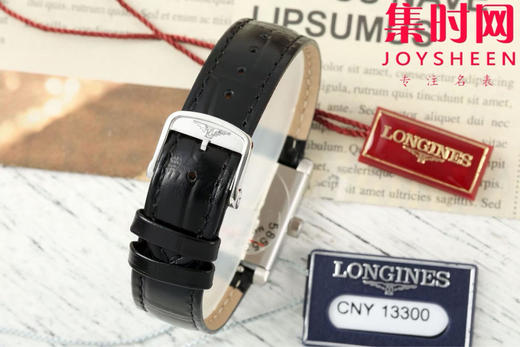 AF浪琴新款迷你黛绰维纳系列 方形女士腕表 优雅问世，开启崭新篇章！
表盘尺寸：21.50毫米x 29.00毫米 商品图8