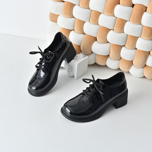 经典鲨2026年春专柜新品软皮圆头中粗跟鳄鱼纹柔软小皮鞋女KC19-617011 商品图2