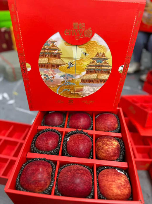 爱妃苹果，9只定制礼盒装，爱妃苹果脆爽香甜，拥有红宝石般的色泽，抗氧化。 商品图0