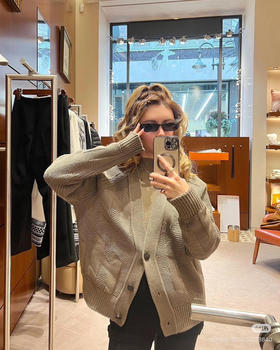 125-9渠道货 大马 经典版型 浮雕字母 重磅针织 廓形开衫 我穿L