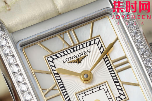 AF浪琴新款迷你黛绰维纳系列 方形女士腕表 优雅问世，开启崭新篇章！
表盘尺寸：21.50毫米x 29.00毫米 商品图3