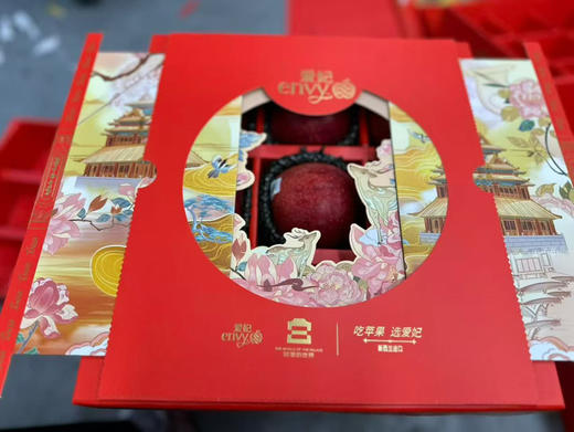 爱妃苹果，9只定制礼盒装，爱妃苹果脆爽香甜，拥有红宝石般的色泽，抗氧化。 商品图2