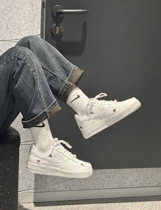 本命年和情侣必冲‼️【Nike Air Force 1 马年限定低帮板鞋】经典空军一号+国风天马刺绣 商品图1