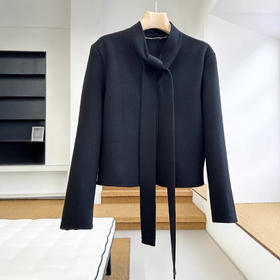 【来点不一样的】低调奢华有质感！柜1500+！2026绵羊毛V领飘带领直身H型双面呢短外套女款！