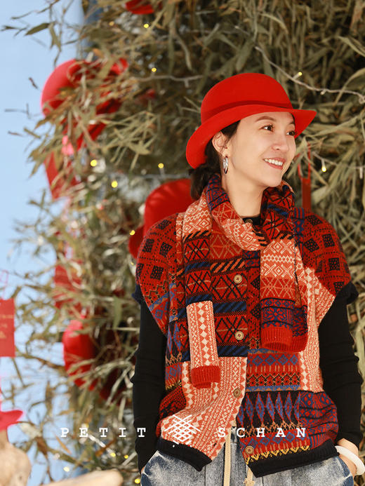 4500积分兑换  PETIT SCHAN小闪 全家福 绵羊毛拼色新年款围巾披肩 商品图3