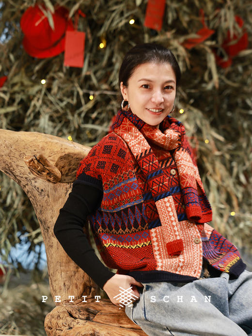 4500积分兑换  PETIT SCHAN小闪 全家福 绵羊毛拼色新年款围巾披肩 商品图4